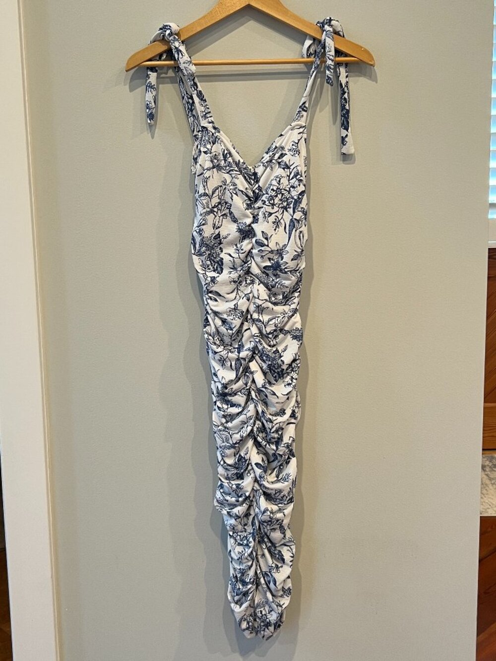 NWT Endless Blu Chinoiserie Floral Ruched Bodycon Dress – Bow Strap – Size S